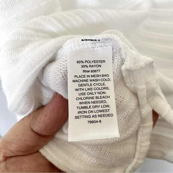 Liz Claiborne Off-white Sweater w/ Jewel Buttons on Shoulder Size 1X - Picture 3 of 9